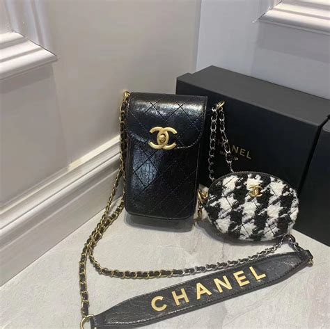 Chanel makeup bag vip gift